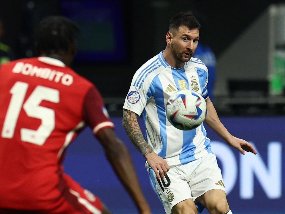 Copa América: con goles de Julián y de Messi, Argentina venció por 2-0 a Canadá y sacó pasaje a la final