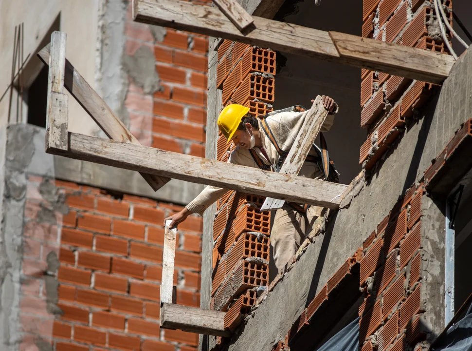 Crece la informalidad: llega al 45% de los trabajadores en el país, con picos de casi 88% en el norte