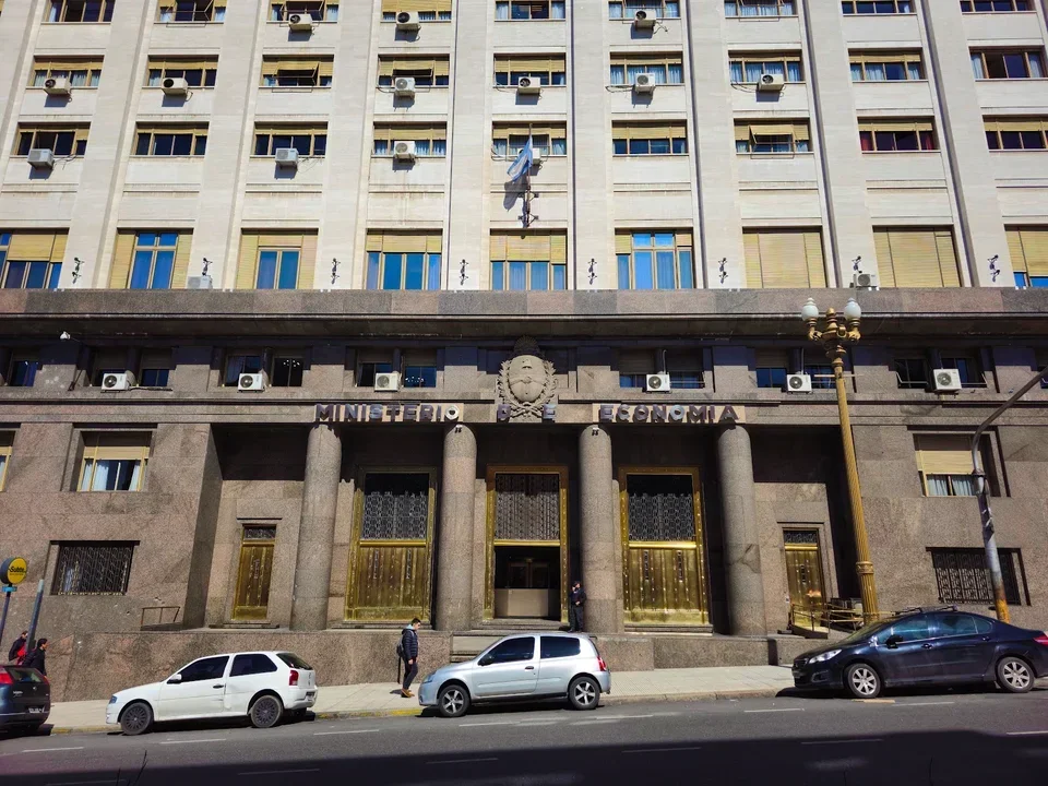 Licitación del Bonar 2029: el Gobierno emite su primer bono en dólares con el foco puesto en la tasa de interés - El Canciller