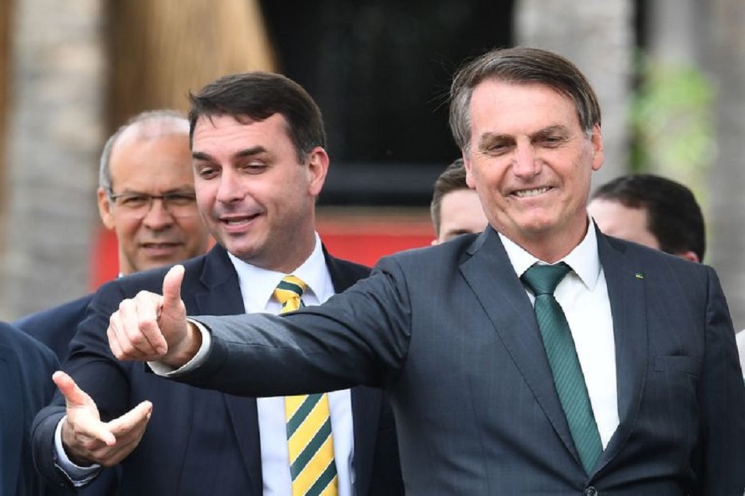 Escándalo en Brasil: investigan a Flávio Bolsonaro por pedir USD 24 millones para hacer una película sobre su padre