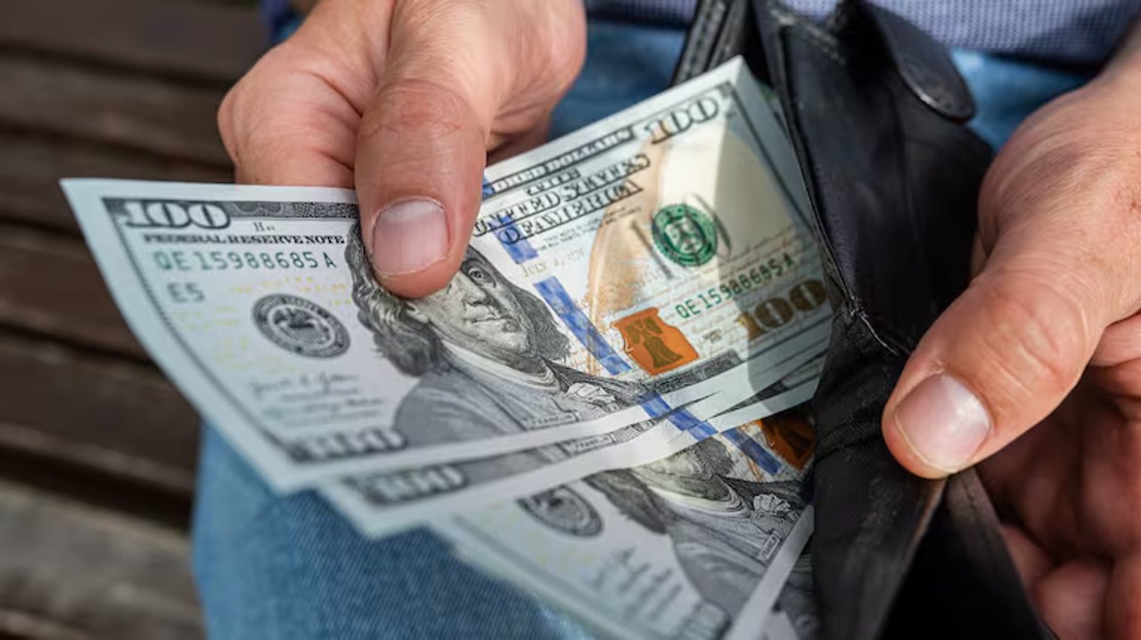 La demanda de dólares no afloja: en julio los argentinos compraron USD 3.319 millones, la cifra más alta en 9 meses