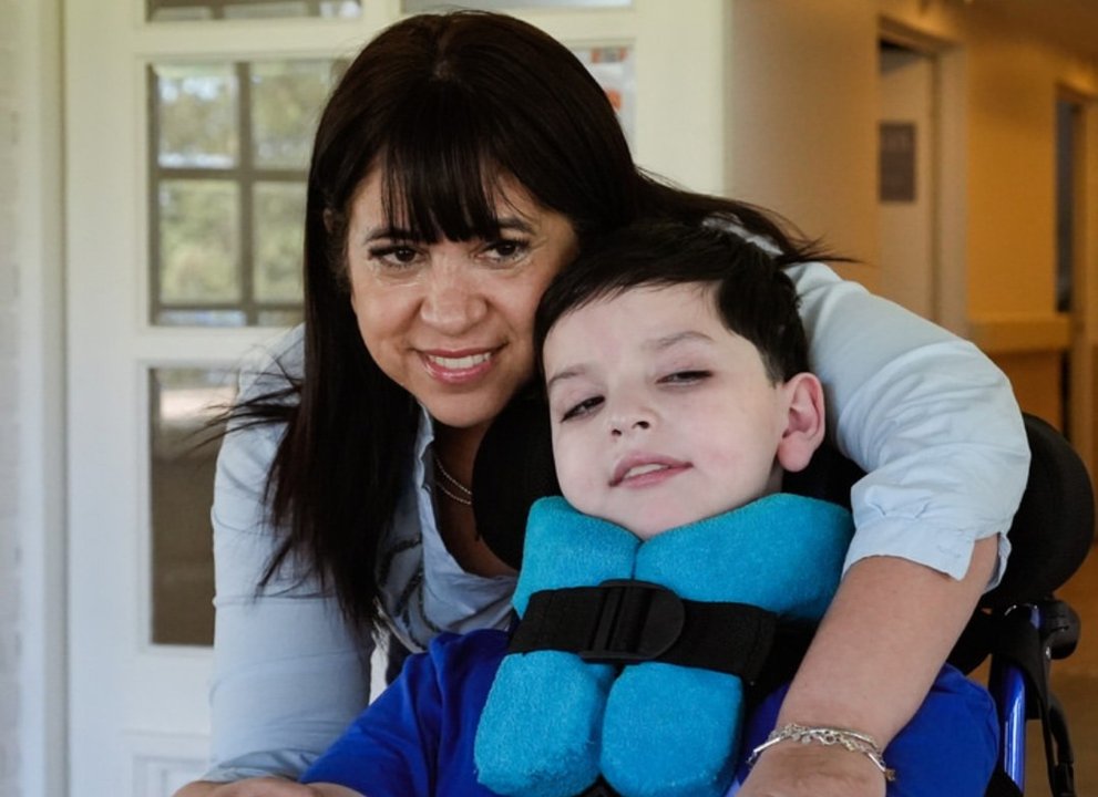 El emotivo reencuentro de Bastián con la médica que lo salvó, a 8 meses del choque en Pinamar: “Sos un héroe"