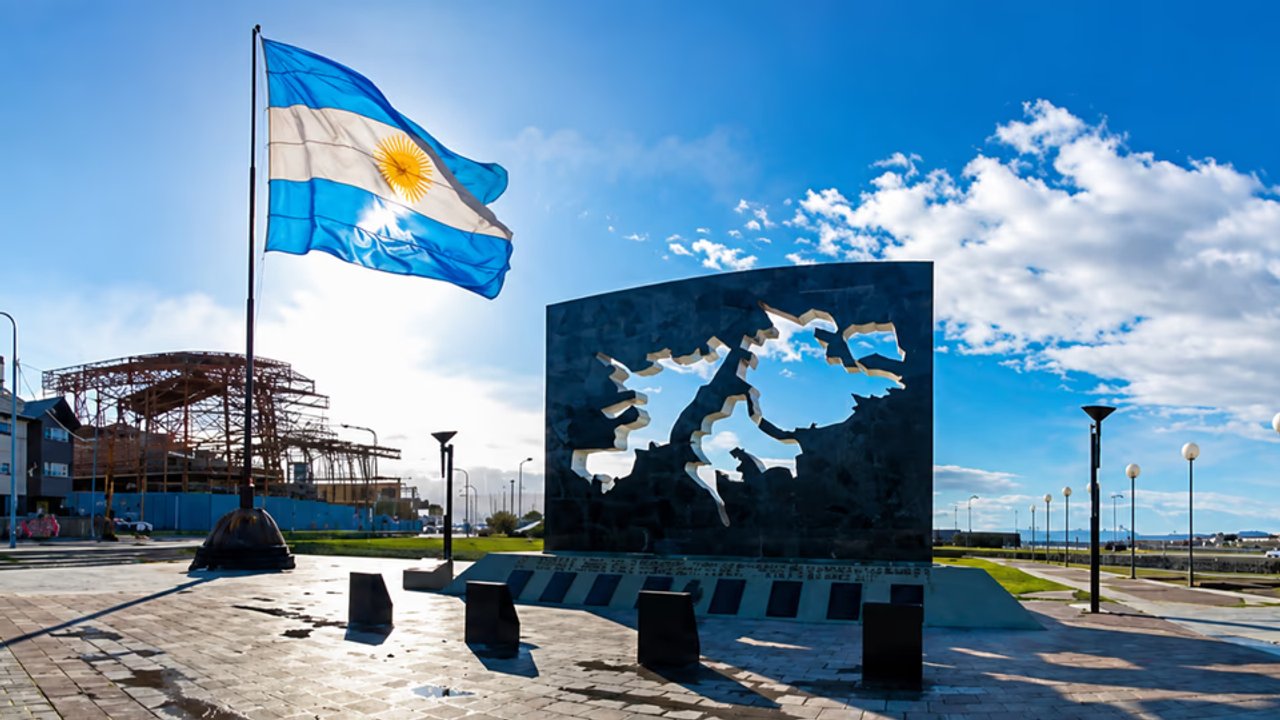 Malvinas: Milei activó un arbitraje internacional contra Reino Unido y denunció vuelos ilegales entre las Islas y Chile